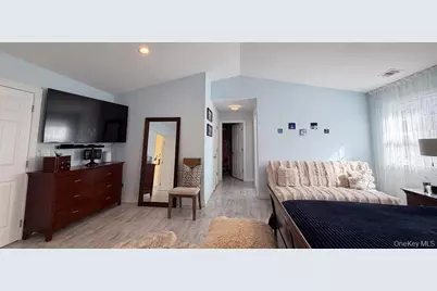 110 Willow Wood Drive, Oakdale, NY 11769 - Photo 22