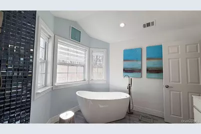 110 Willow Wood Drive, Oakdale, NY 11769 - Photo 26