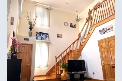 70-10 172nd Street, Fresh Meadows, NY 11365 - Photo 4