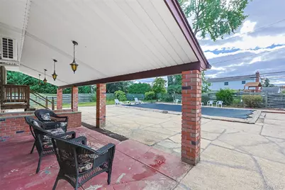 15 Alexander Drive, Syosset, NY 11791 - Photo 14