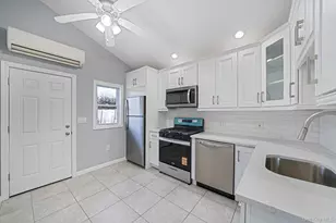 42 Oak Dr, Riverhead, NY 11901 - Photo 10