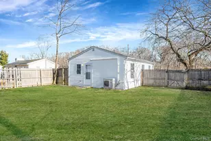 42 Oak Dr, Riverhead, NY 11901 - Photo 20