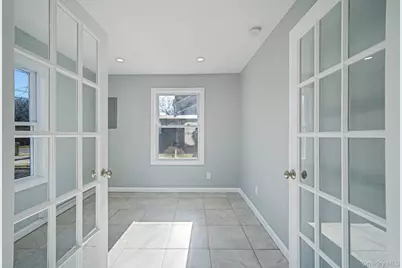 42 Oak Drive, Riverhead, NY 11901 - Photo 4