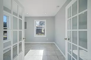 42 Oak Dr, Riverhead, NY 11901 - Photo 4