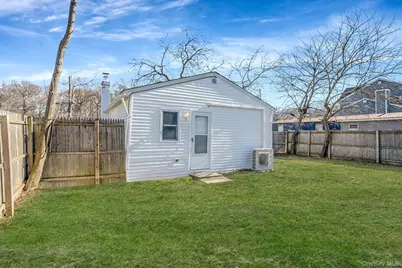 42 Oak Drive, Riverhead, NY 11901 - Photo 22