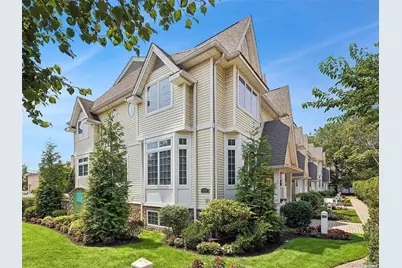 106 Morris Avenue #7, Rockville Centre, NY 11570 - Photo 2