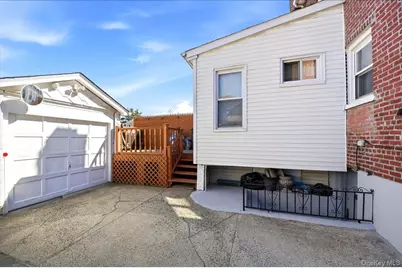 2734 Pearsall Avenue, Bronx, NY 10469 - Photo 18