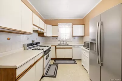 2734 Pearsall Avenue, Bronx, NY 10469 - Photo 2
