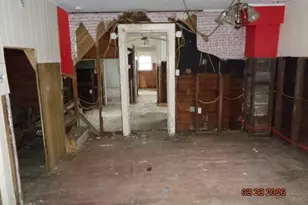 19 E 10th Rd, Far Rockaway, NY 11693 - Photo 2