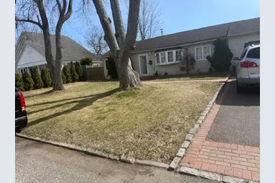 30 Tamarack Street, Central Islip, NY 11722 - Photo 2