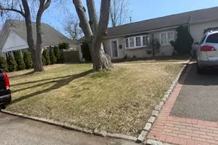 30 Tamarack St, Central Islip, NY 11722 - Photo 2