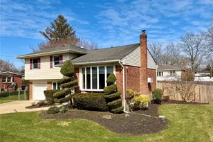 14 Glendale Dr, Melville, NY 11747 - Photo 2