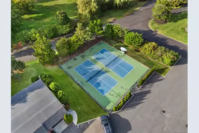 282 Helm Lane, Bay Shore, NY 11706 - Photo 42