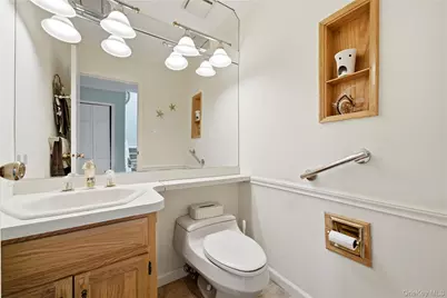 282 Helm Lane, Bay Shore, NY 11706 - Photo 20