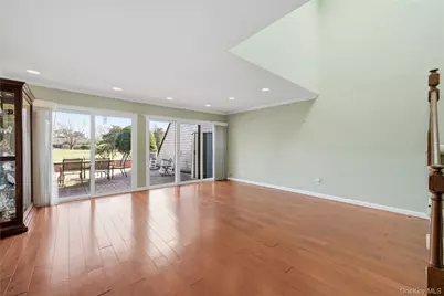 282 Helm Lane, Bay Shore, NY 11706 - Photo 8