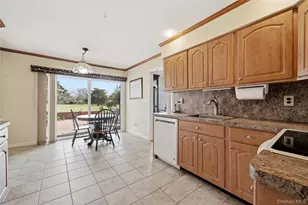 282 Helm Ln, Bay Shore, NY 11706 - Photo 14