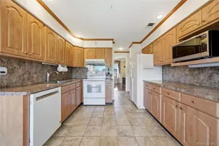 282 Helm Ln, Bay Shore, NY 11706 - Photo 12