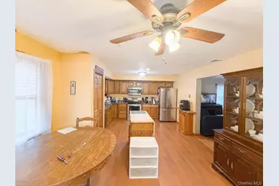 318 Avenue C, Ronkonkoma, NY 11779 - Photo 2