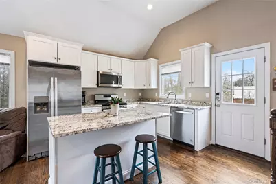 52 Hewlett Drive, Sound Beach, NY 11789 - Photo 10