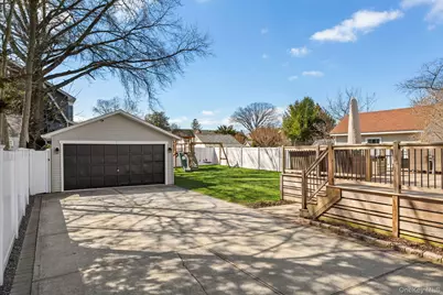 420 Scranton Avenue, Lynbrook, NY 11563 - Photo 18