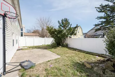 569 Peninsula Boulevard, Cedarhurst, NY 11516 - Photo 30