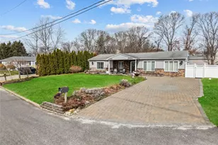 10 Heather Ct, Centereach, NY 11720 - Photo 4