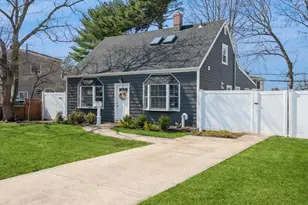 8 Crabtree Ln, Levittown, NY 11756 - Photo 2