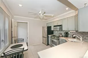 38 Moss Ln, Levittown, NY 11756 - Photo 6