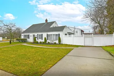 38 Moss Lane, Levittown, NY 11756 - Photo 2