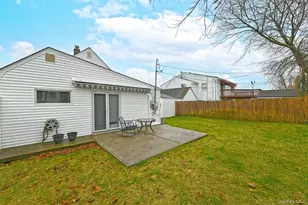 38 Moss Ln, Levittown, NY 11756 - Photo 16