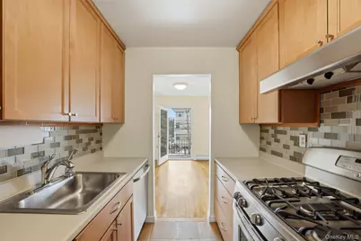 667 Pelham Road #B10, New Rochelle, NY 10805 - Photo 10