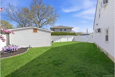 1600 Milburn Court, Wantagh, NY 11793 - Photo 32