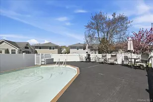 1600 Milburn Ct, Wantagh, NY 11793 - Photo 42