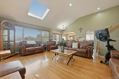 1600 Milburn Court, Wantagh, NY 11793 - Photo 6