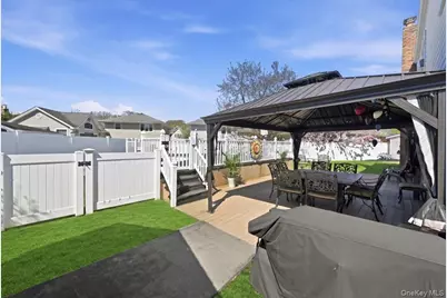 1600 Milburn Court, Wantagh, NY 11793 - Photo 38