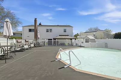 1600 Milburn Court, Wantagh, NY 11793 - Photo 40