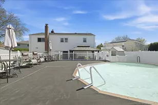 1600 Milburn Ct, Wantagh, NY 11793 - Photo 40