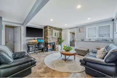 34 Secatogue Lane E, West Islip, NY 11795 - Photo 32