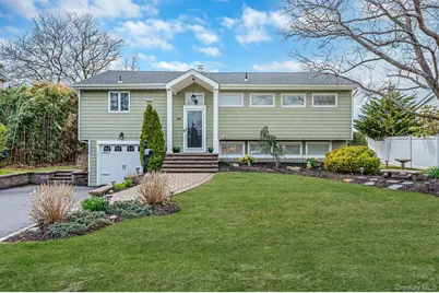 34 Secatogue Lane E, West Islip, NY 11795 - Photo 2