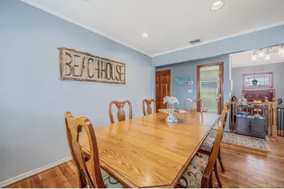 34 Secatogue Lane E, West Islip, NY 11795 - Photo 22