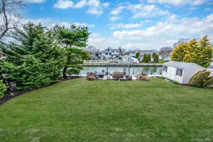 34 Secatogue Ln E, West Islip, NY 11795 - Photo 6