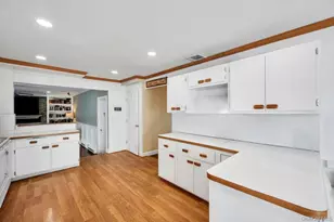 30 County Line Rd, Farmingdale, NY 11735 - Photo 12