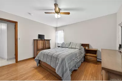 37 Manhattan Avenue, Westbury, NY 11590 - Photo 10