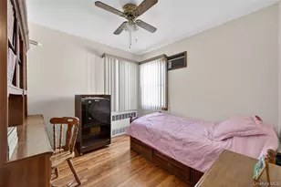 37 Manhattan Ave, Westbury, NY 11590 - Photo 12