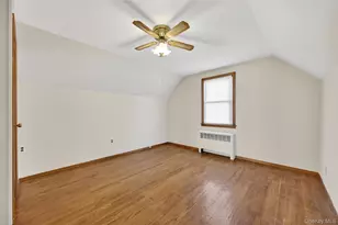 37 Manhattan Ave, Westbury, NY 11590 - Photo 14