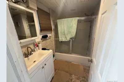 16 W Marine Avenue, Lindenhurst, NY 11757 - Photo 4