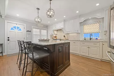 175 Locust Street, Floral Park, NY 11001 - Photo 8