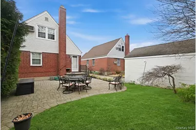 175 Locust Street, Floral Park, NY 11001 - Photo 30