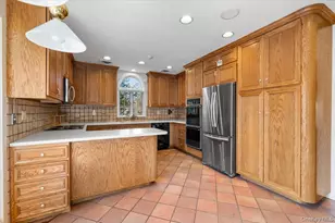 2 Hickory Hill, Roslyn, NY 11576 - Photo 6