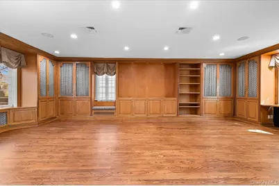 2 Hickory Hill, Roslyn, NY 11576 - Photo 10